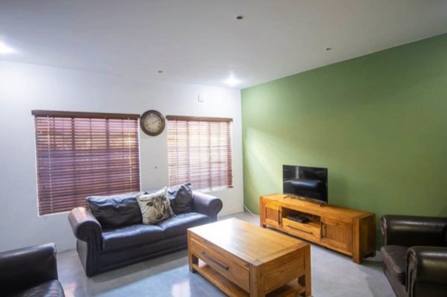 5 Bedroom Property for Sale in Safari Gardens North West